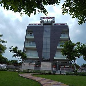 M K Hotel And Restaurant Noida Exterior photo