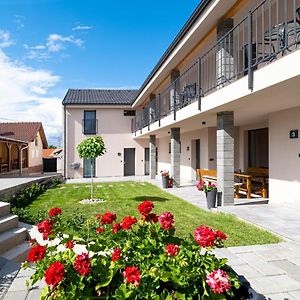 Vinarstvi Herufek Hotel Zajeci Exterior photo