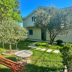 Petivat Gardens Apartment Exterior photo