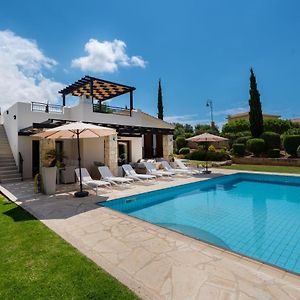 Villa Lara - 11, Spacious Villa With Large Garden And Private Pool On Aphrodite Hills Kouklia Exterior photo