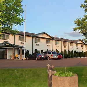 Amerivu Inn And Suites Stanley Exterior photo