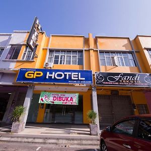Golden Pearl Hotel Near Universiti Tun Hussein Onn Malaysia Uthm Batu Pahat Exterior photo