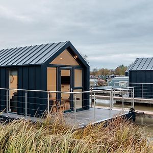 Tattenhall Marina Floating Pods Apartment Hargrave Exterior photo