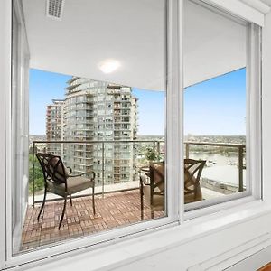 Water View Condo In Downtown Vancouver Exterior photo