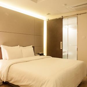 Two Be In Tourist Hotel Seoul Exterior photo
