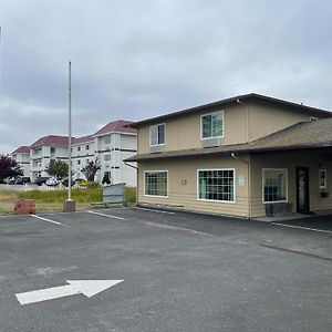 Super 8 By Wyndham Crescent City Hotel Exterior photo