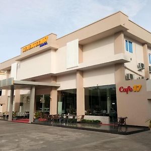 Seventeen Hotel Banda Aceh Exterior photo