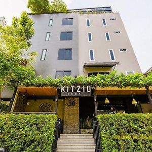 Kitzio House Hotel Huai Kwang Bangkok Exterior photo