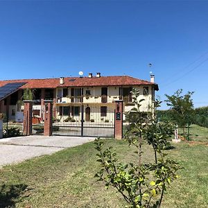 Cascina 'La Giardina' Bed & Breakfast Fossano Exterior photo