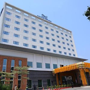 Manjeera Sarovar Premiere Hotel Rājahmundry Exterior photo