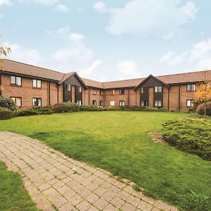 Ramada By Wyndham Cambridge Hotel Exterior photo