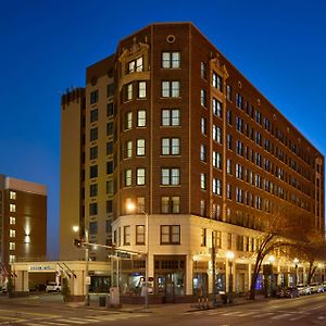 Doubletree By Hilton Memphis Downtown Hotel Exterior photo