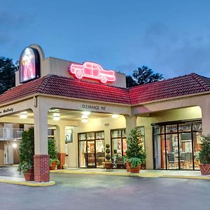 Days Inn By Wyndham Memphis At Graceland Exterior photo