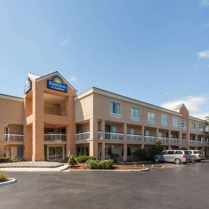 Days Inn & Suites By Wyndham Warren Exterior photo