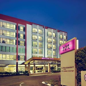 Mercure Pontianak City Center Hotel Exterior photo