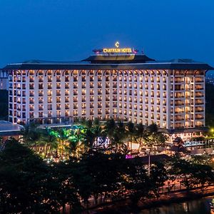 Chatrium Hotel Royal Lake Yangon Exterior photo