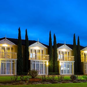 Best Western Colonial Village Motel Warrnambool Exterior photo