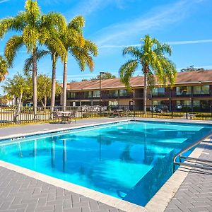 Americas Best Value Inn & Suites Melbourne Exterior photo