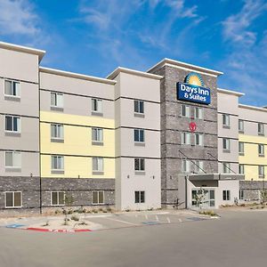 Days Inn & Suites By Wyndham Lubbock Medical Center Exterior photo