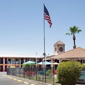 Howard Johnson By Wyndham Yuma Exterior photo