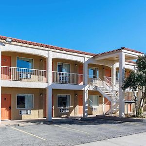 Super 8 By Wyndham Abilene North Hotel Exterior photo