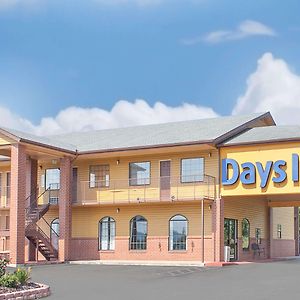 Days Inn By Wyndham Fayetteville Exterior photo