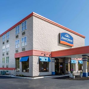 Howard Johnson By Wyndham Portsmouth Exterior photo