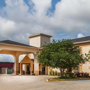 Days Inn & Suites By Wyndham New Iberia Exterior photo