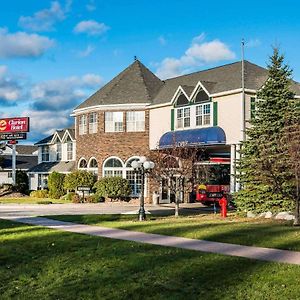 Mackinaw City Clarion Hotel Beachfront Exterior photo