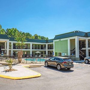 Quality Inn & Suites Near Six Flags - Austell Exterior photo