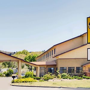 Super 8 By Wyndham Klamath Falls Hotel Exterior photo