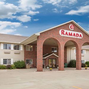 Ramada By Wyndham Spirit Lake/Okoboji Hotel Exterior photo