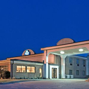 Days Inn & Suites By Wyndham Wynne Exterior photo