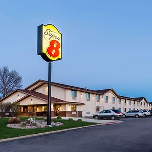 Super 8 By Wyndham Spirit Lake/Okoboji Exterior photo