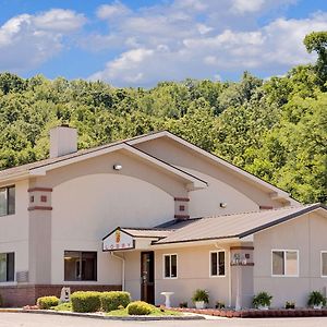 Super 8 By Wyndham Elkins Hotel Exterior photo