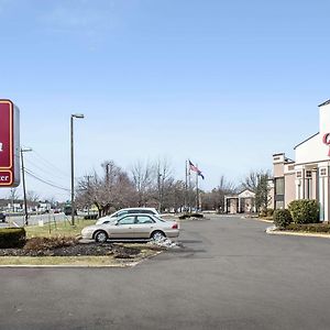 Clarion Hotel & Conference Center Ronkonkoma Exterior photo