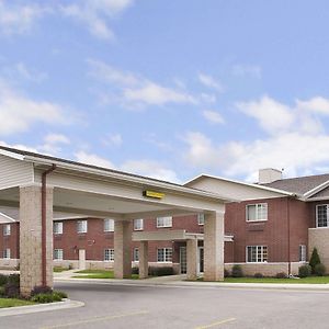 Super 8 By Wyndham Ava Motel Exterior photo