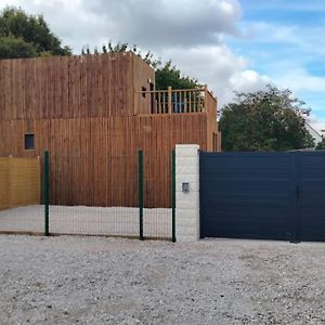 Gite Atypique En Bois Entre Ville Et Verdures La Chapelle-Saint-Mesmin Exterior photo