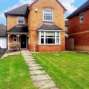 Spacious 4 Bed Home In A Quiet Cul-De-Sac Coundon Exterior photo