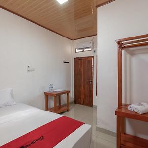 Reddoorz Syariah Near Jakabaring Sport City Palembang Hotel Exterior photo