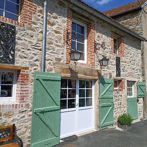 La Grenouille Amoureuse Bed & Breakfast Menat Exterior photo