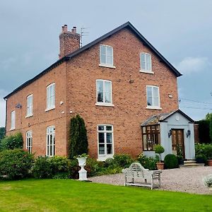 Golborne Manor Bed And Breakfast Chester Exterior photo