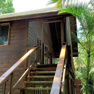 Tropical Treehouse Apartment Sandy Bay Exterior photo