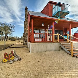 Pet-Friendly Fredericksburg Cabin With Lovely Views Villa Luckenbach Exterior photo