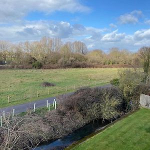 Contemporary, Cosy & Homely 2 Bed Apartment With High-Speed Wifi, Terrace & Free Parking Overlooking Stourbridge Common Park & Coldham'S Brook Cambridge  Exterior photo