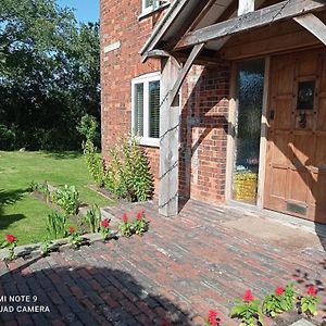 Gate House Located On The Riverside, Woodhall Spa, Hot Tub & Games Room Martin  Exterior photo