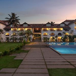 Estuary Sarovar Premiere Poovar Island Hotel Exterior photo