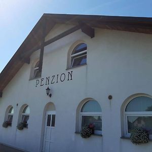 Penzion Cerhenice Hotel Exterior photo