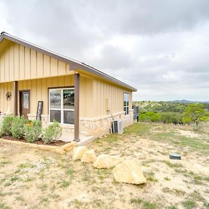 Center Point Countryside Cottage With Deck, Grill! Exterior photo