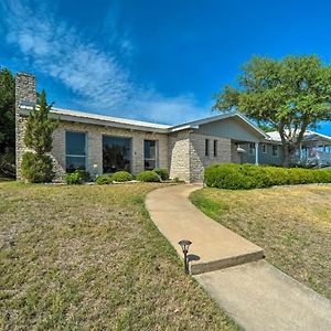 Hillside Manor Villa Kerrville Exterior photo